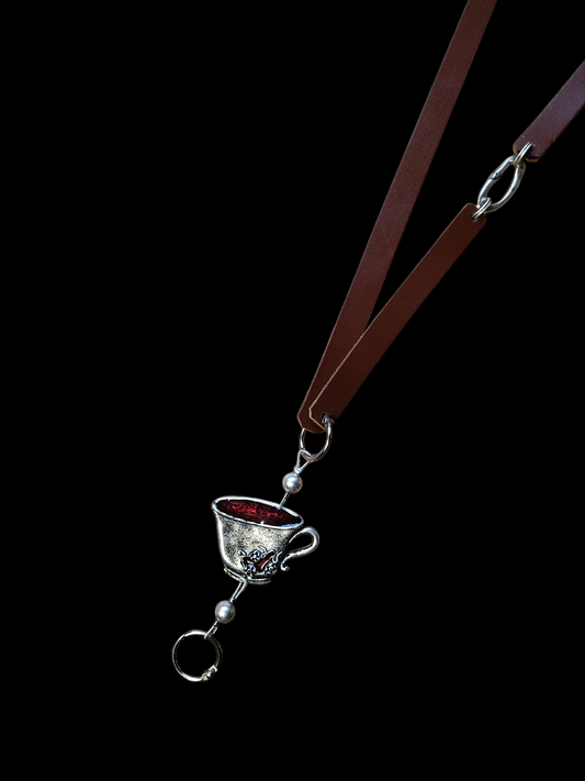 Csésze vállra akasztható valódi bőr telefontartó