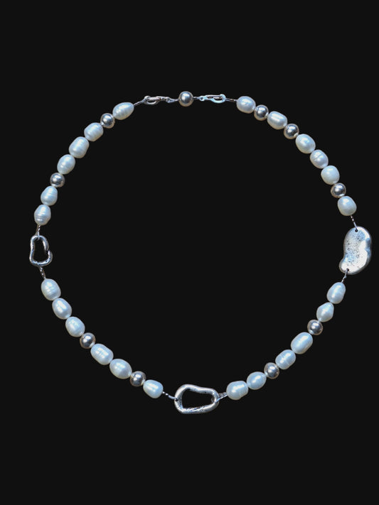 4 funkciós lánc gyöngyökkel, pecsét medálokkal