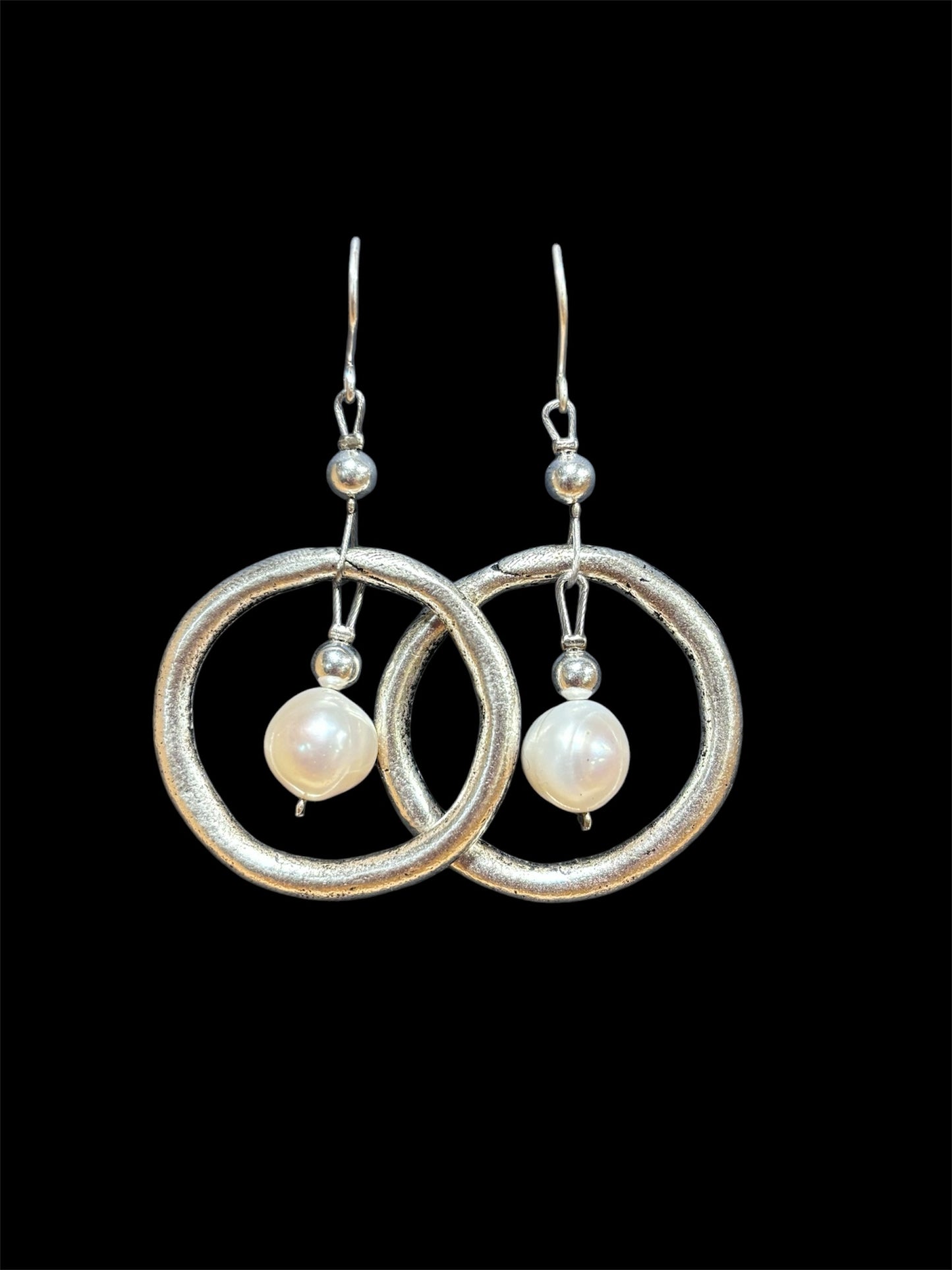 Nagy karika fülbevaló gyönggyel