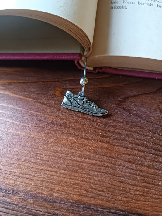 Sportcipő könyvjelző