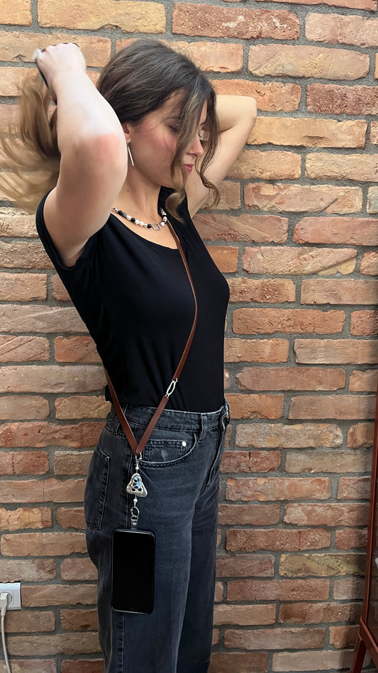 Gaudi vállra akasztható valódi bőr telefontartó