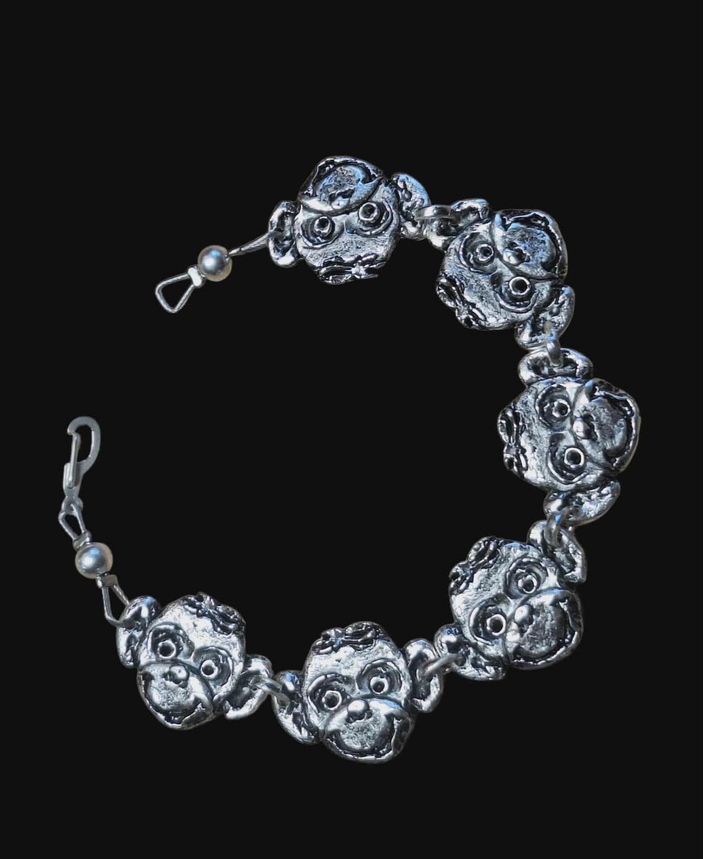 Majmócák sora karkötő