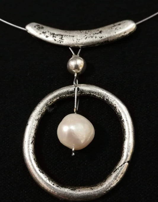 Nagy kör nyaklánc gyönggyel