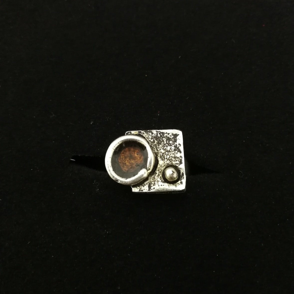 Kis négyzet pöttyökkel gyűrű