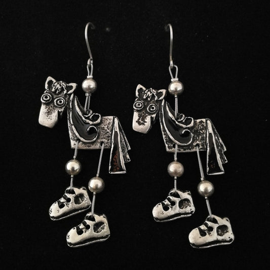 Lógó lábú lovacska fülbevaló