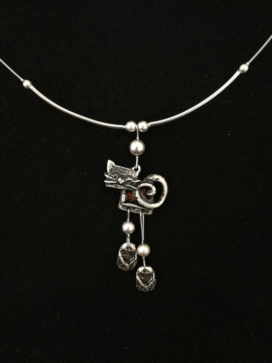 Lógó lábú cica nyaklánc