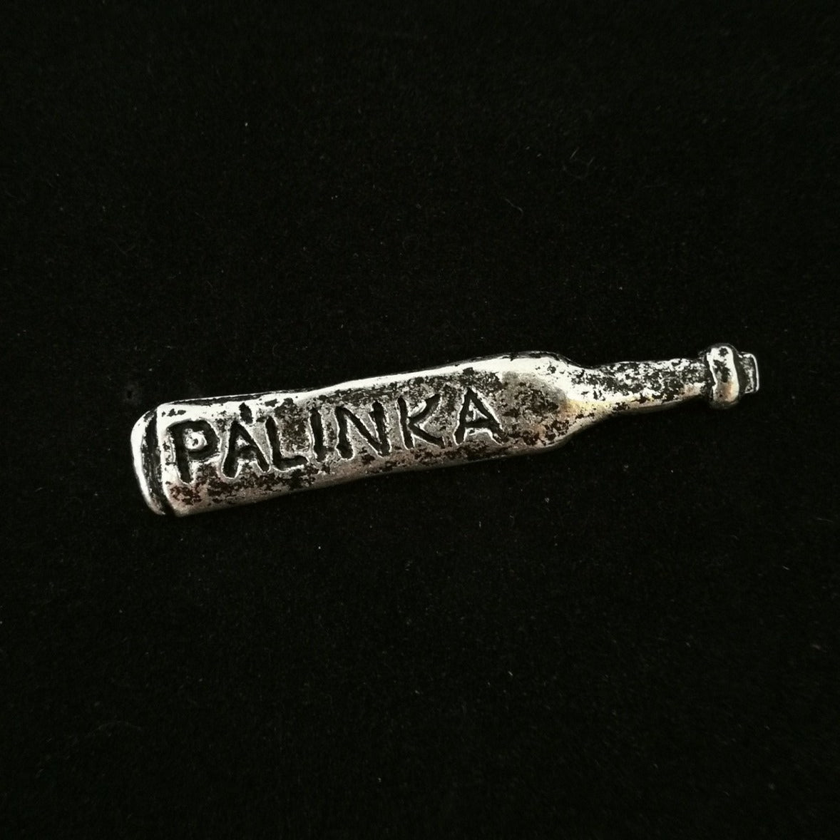 Pálinka kitűző