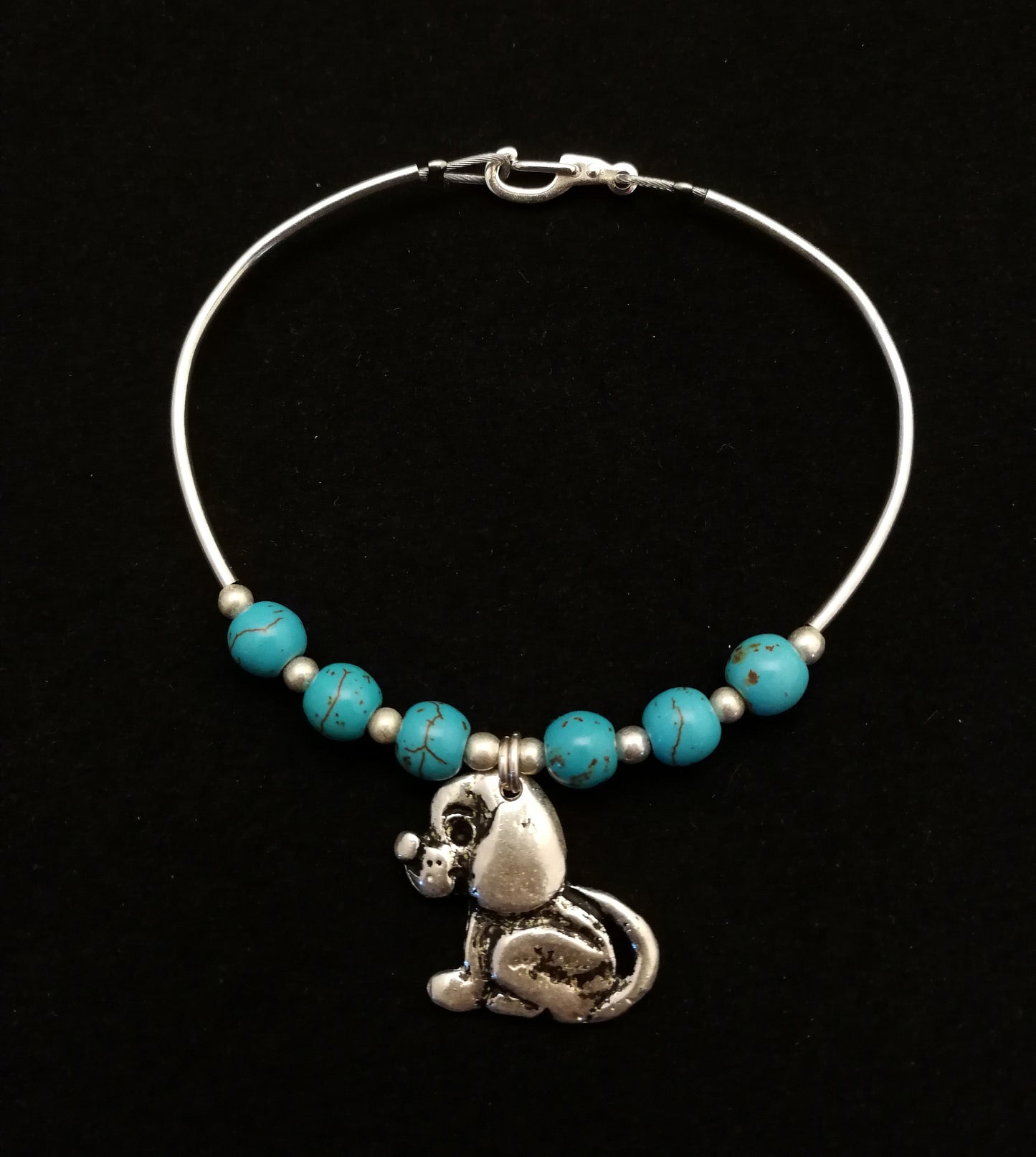 Köves-kiskutya karkötő