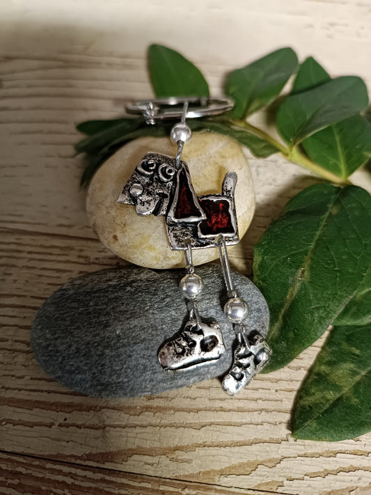 Lógó lábú kutyus táskadísz