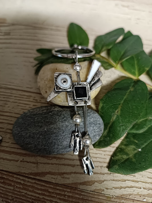 Lógó lábú csucsu táskadísz