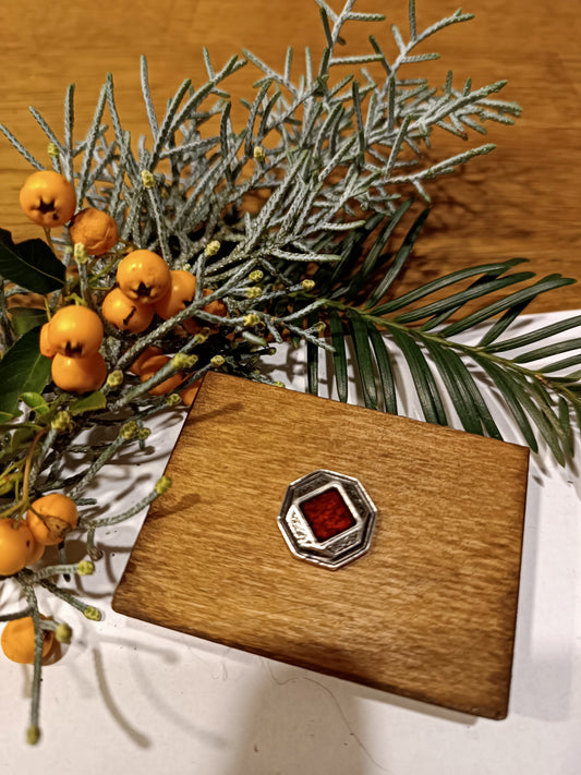 Kis szögletes gyufásdoboz