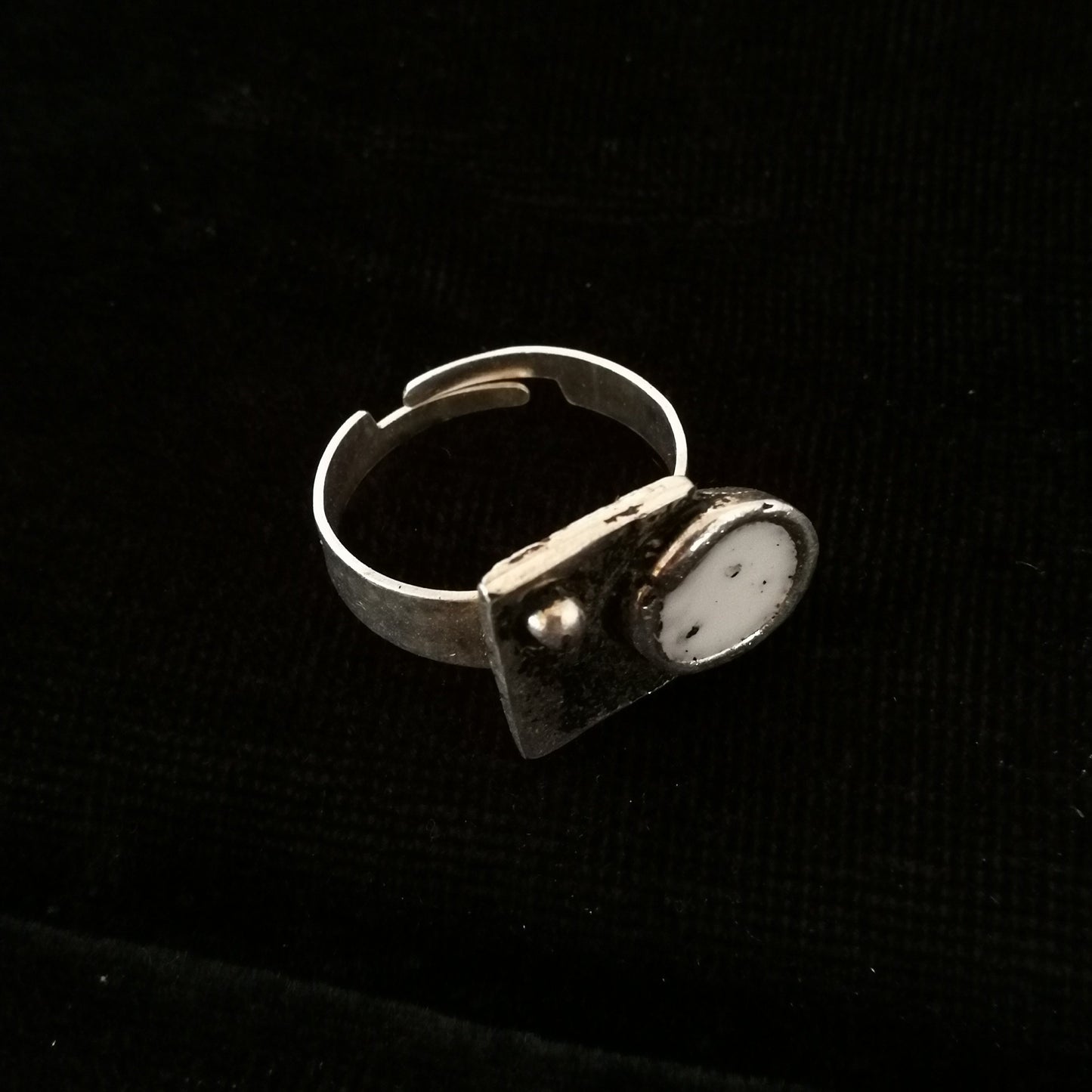 pöttyös négyzet gyűrű felülnézet