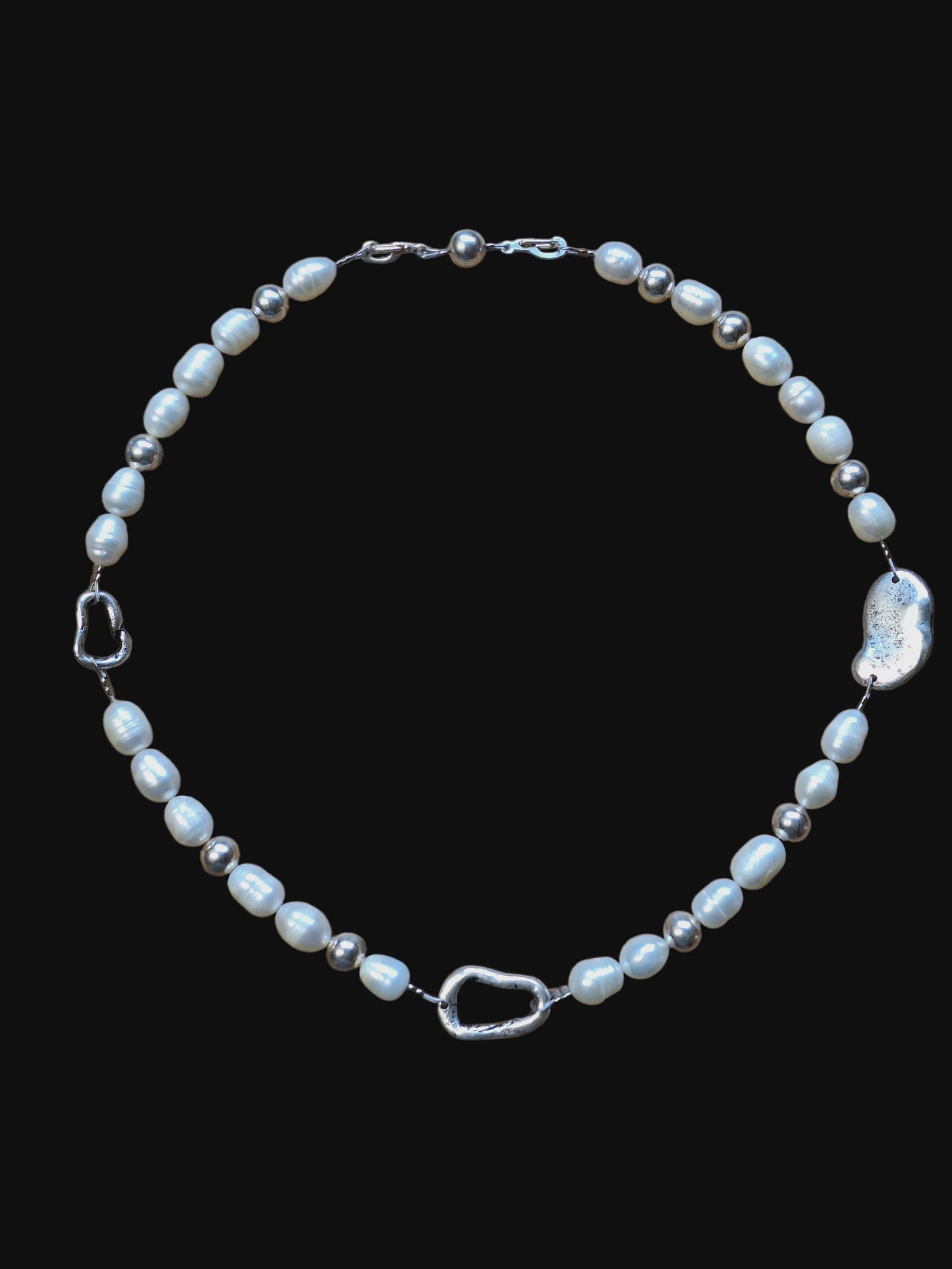 4 funkciós lánc gyöngyökkel, pecsét medálokkal