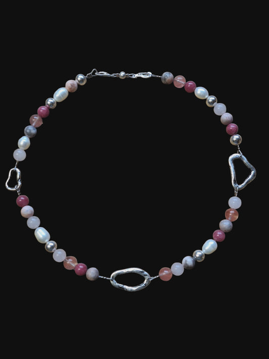 4 funkciós lánc rózsaszín kövekkel, pecsét medálokkal