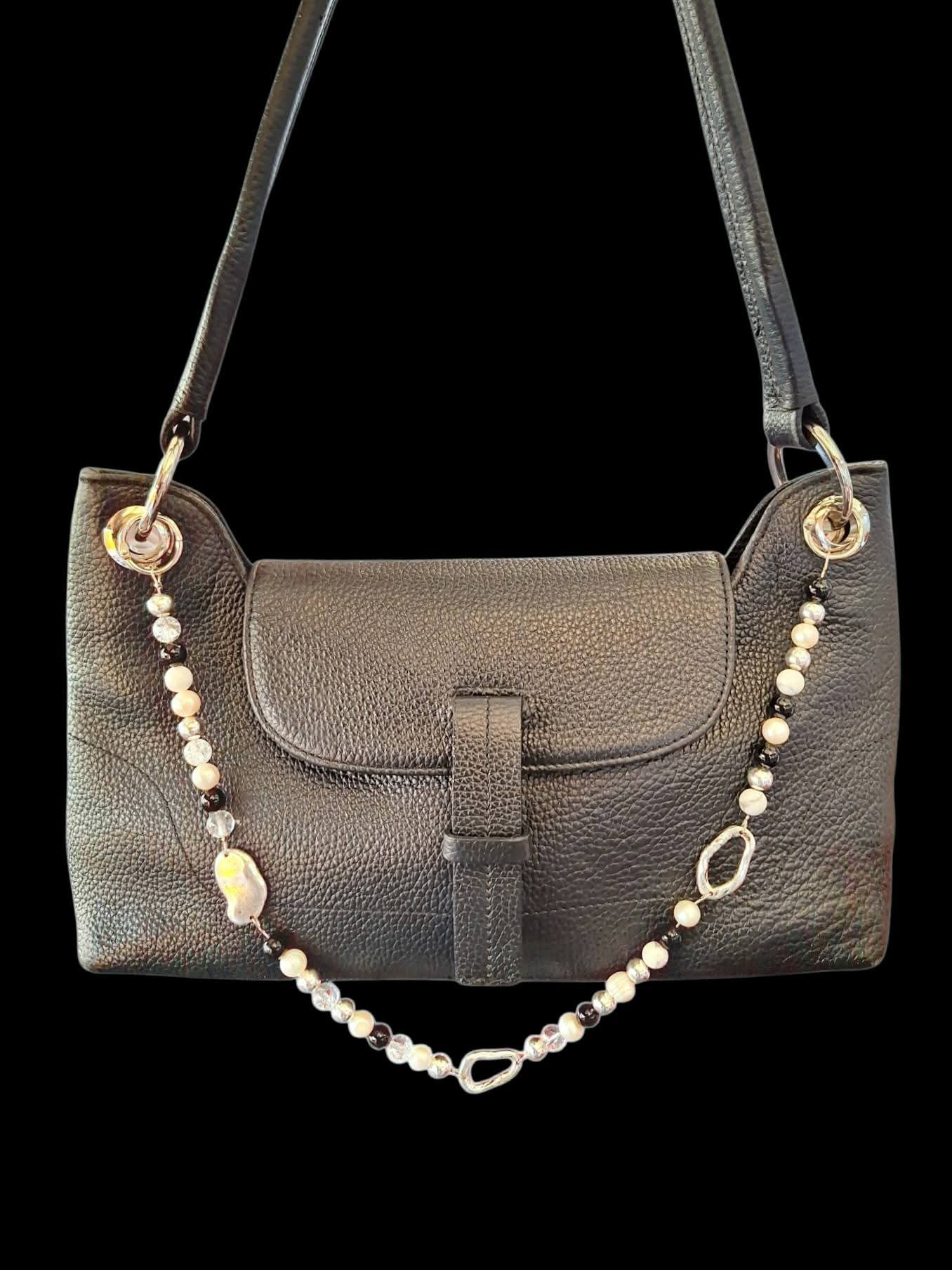 4 funkciós lánc föld színű kövekkel, pecsét medálokkal