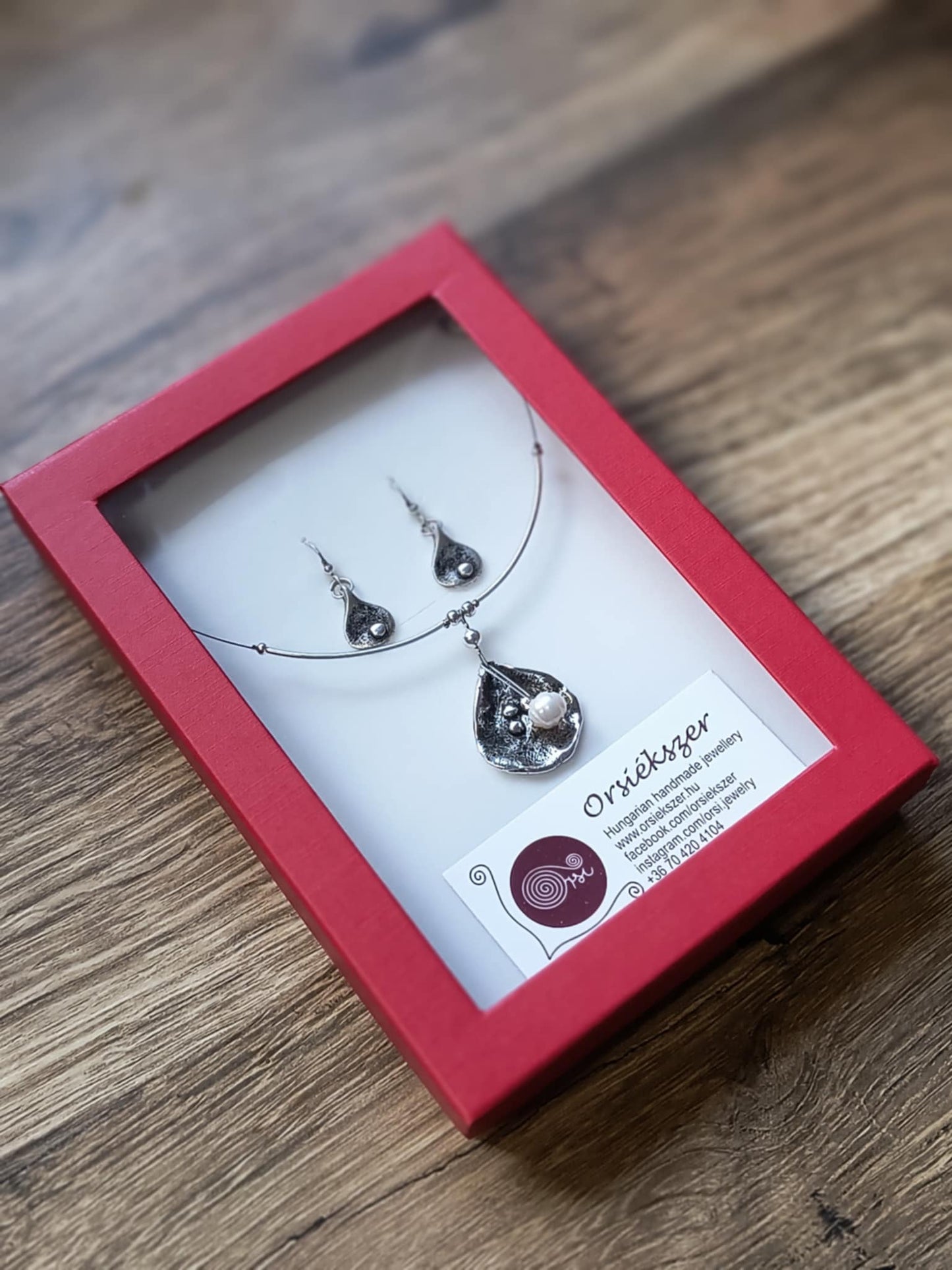 Díszdoboz nyaklánchoz és kollekcióhoz