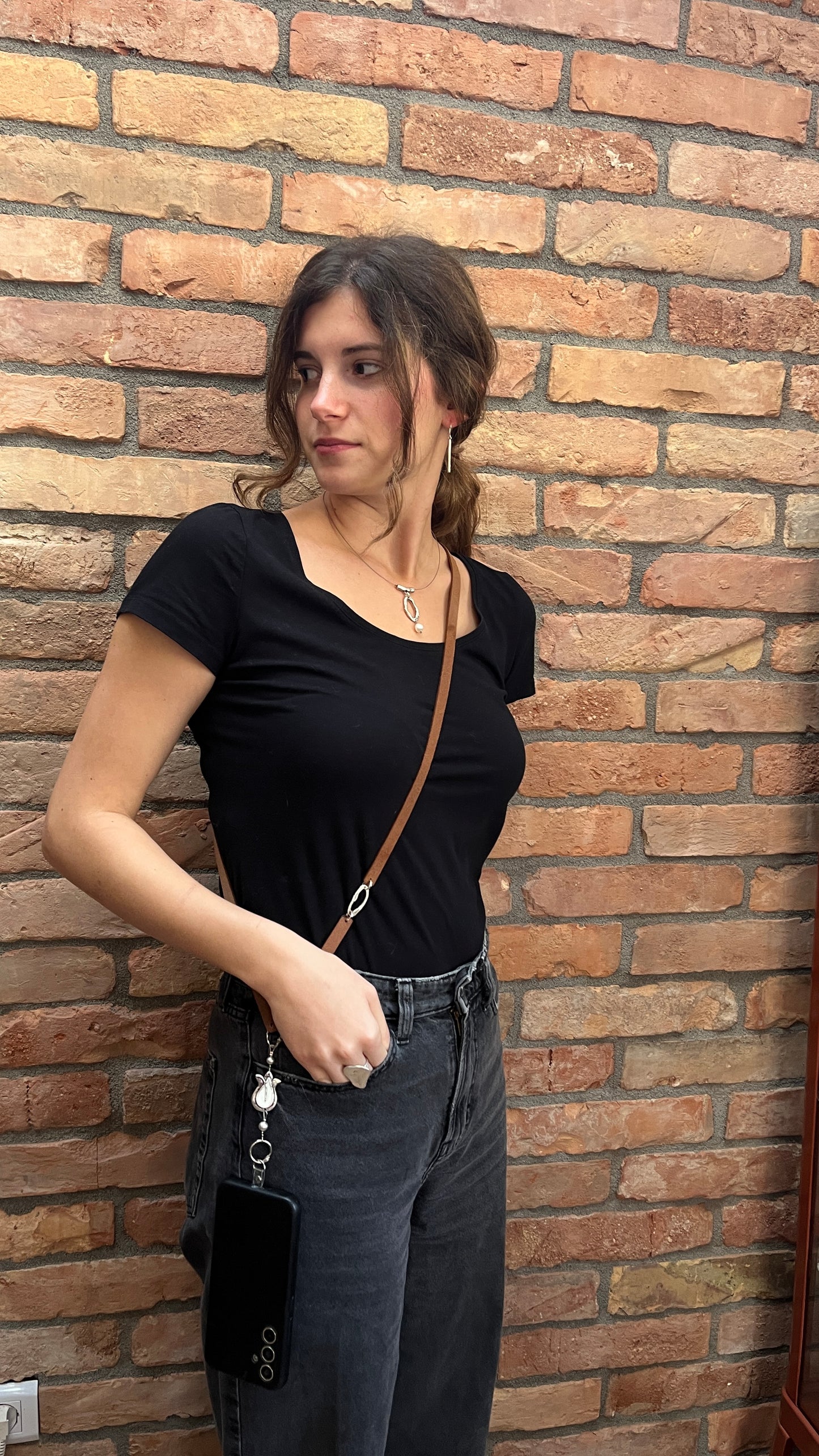 Nyuszi vállra akasztható valódi bőr telefontartó