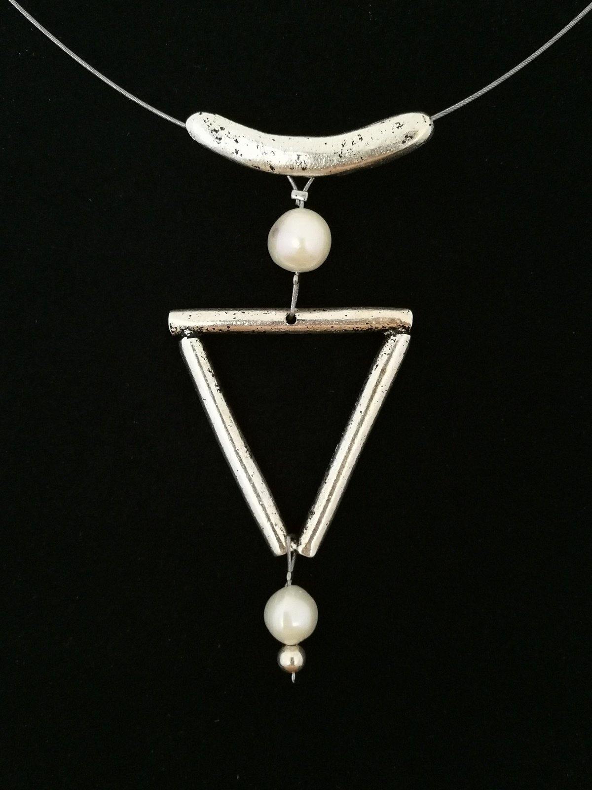 Háromszög gyöngyökkel nyaklánc - Orsiékszer