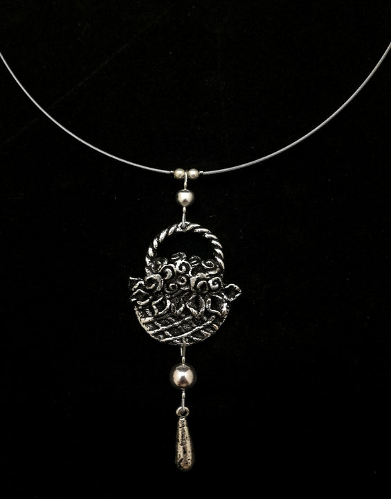 Virágos kosárka nyaklánc