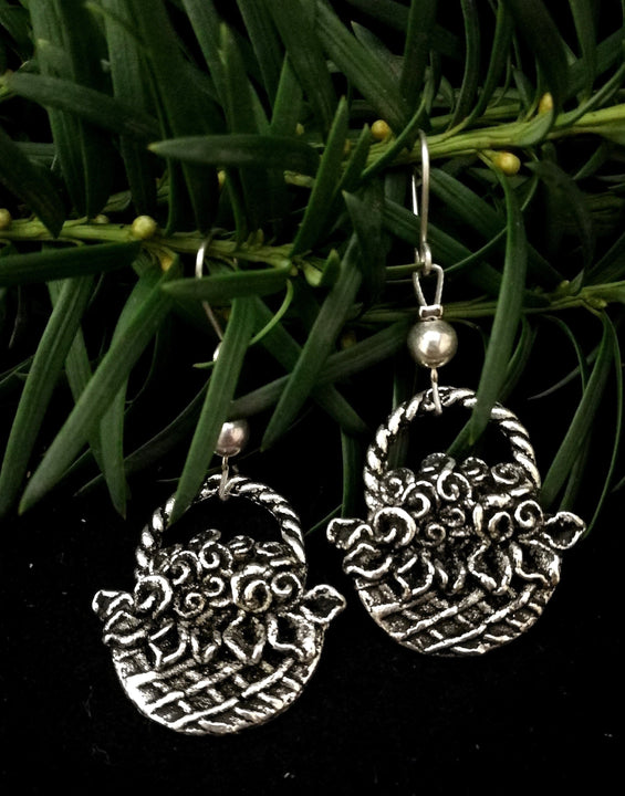 Virágos kosárka fülbevaló