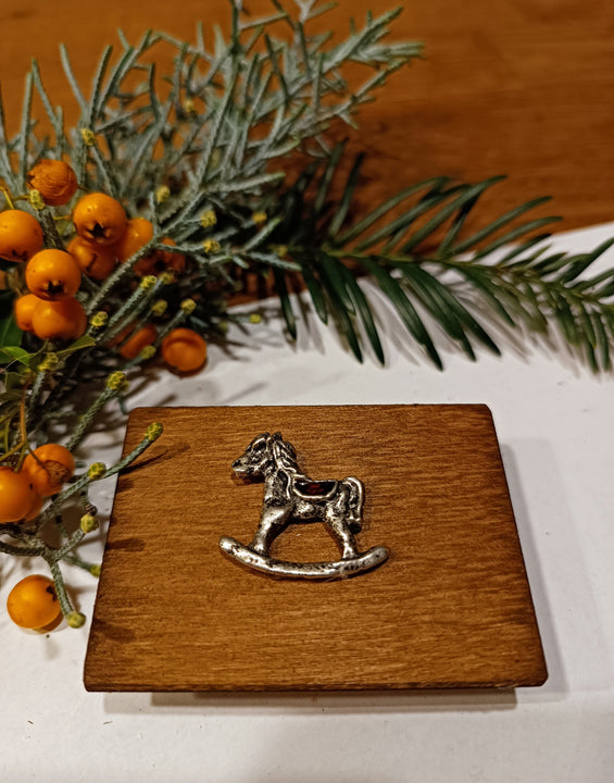 Hintaló gyufásdoboz