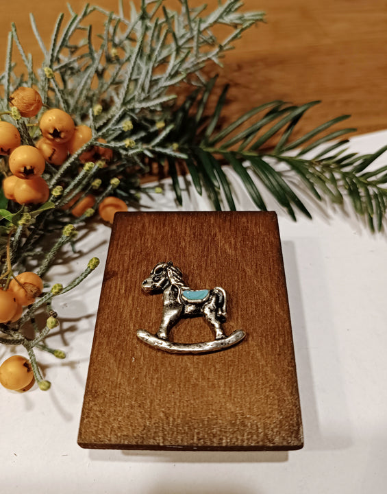 Hintaló gyufásdoboz